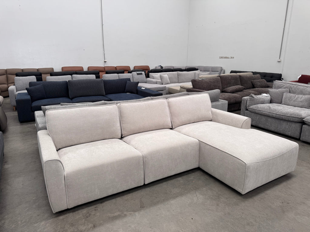 Flo Lounge Suite