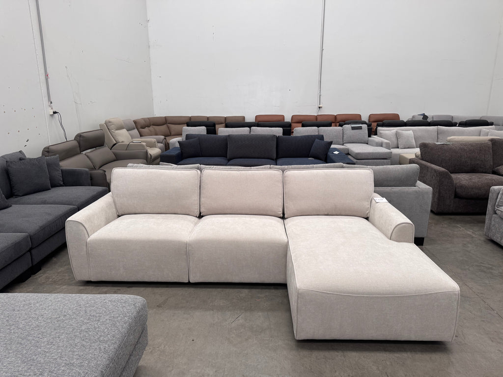 Flo Lounge Suite